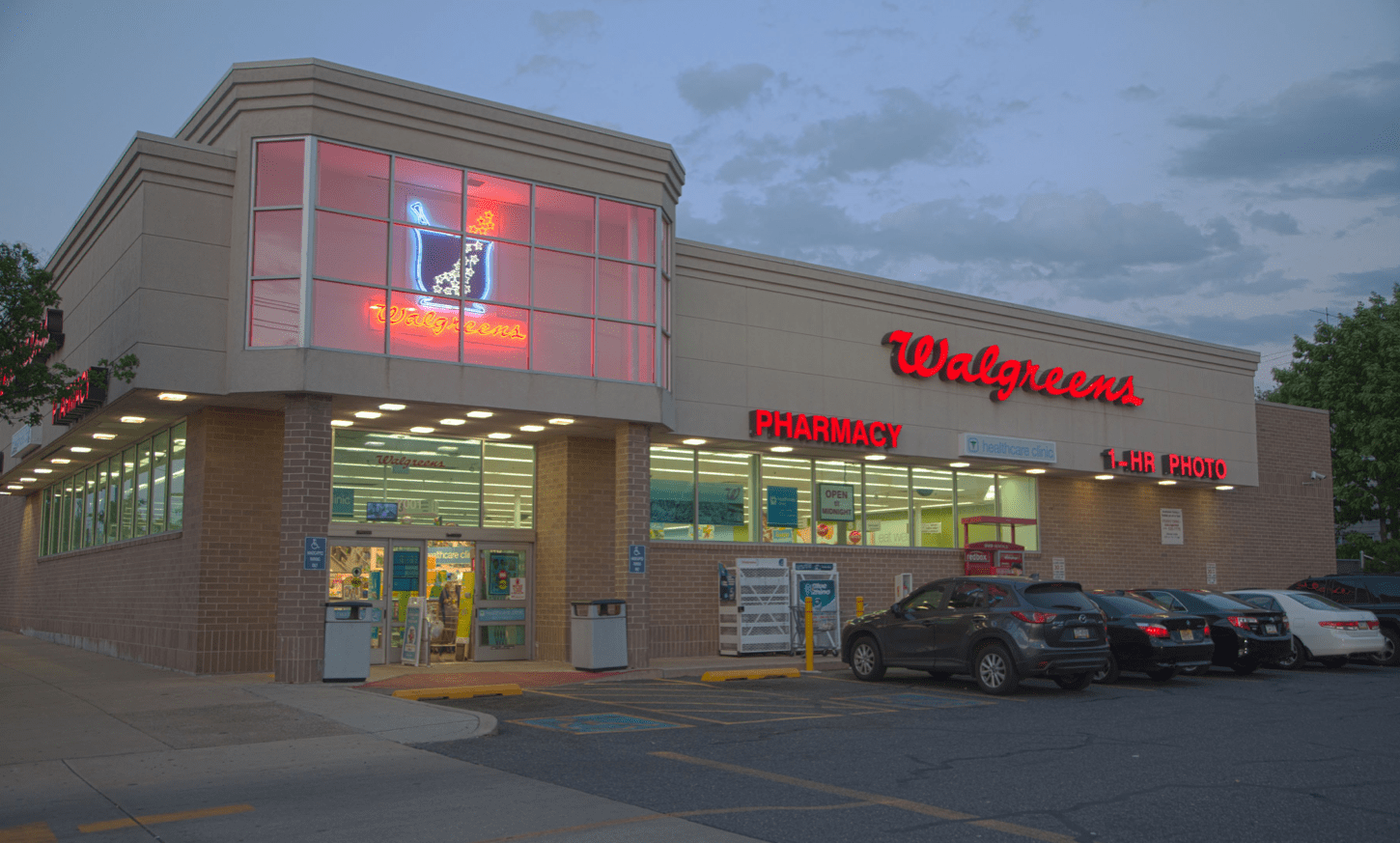 Philadelphia, PA Walgreens Storefront