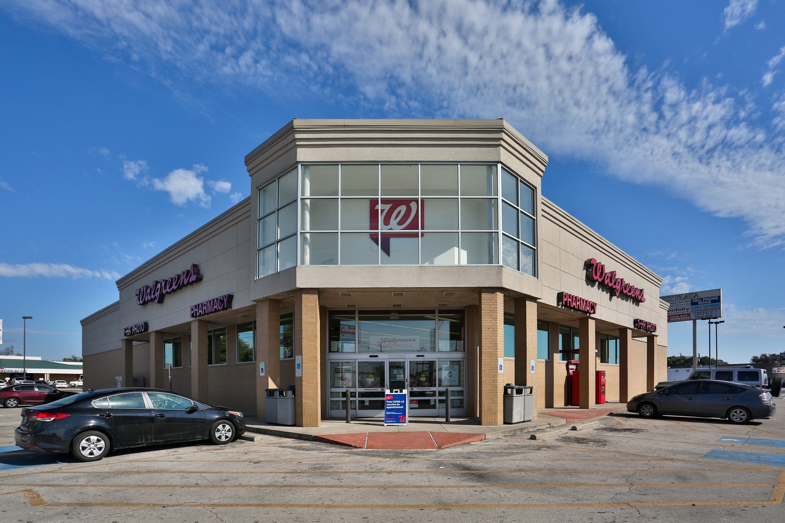 Dallas, TX Walgreens Storefront