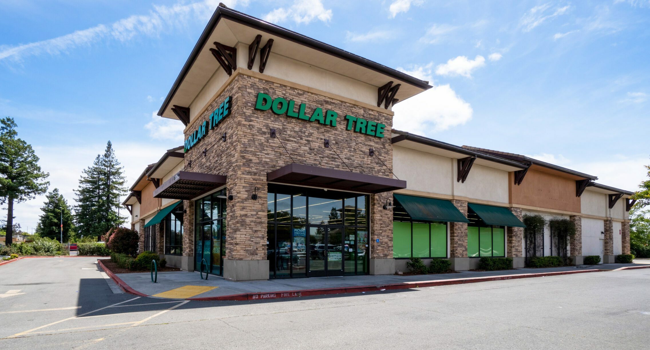 Dollar Tree Storefront in Rohnert Park, CA